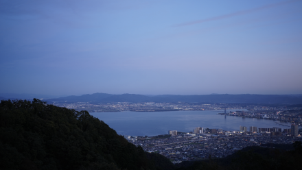 琵琶湖と大津市街の景色